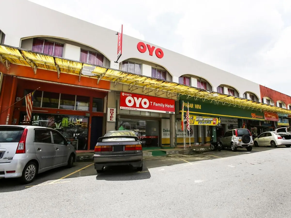 Oyo 89615 T Family Hotel contacts